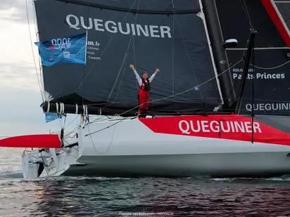 Arrivée d'Elodie Bonafous sur la 1000 Race