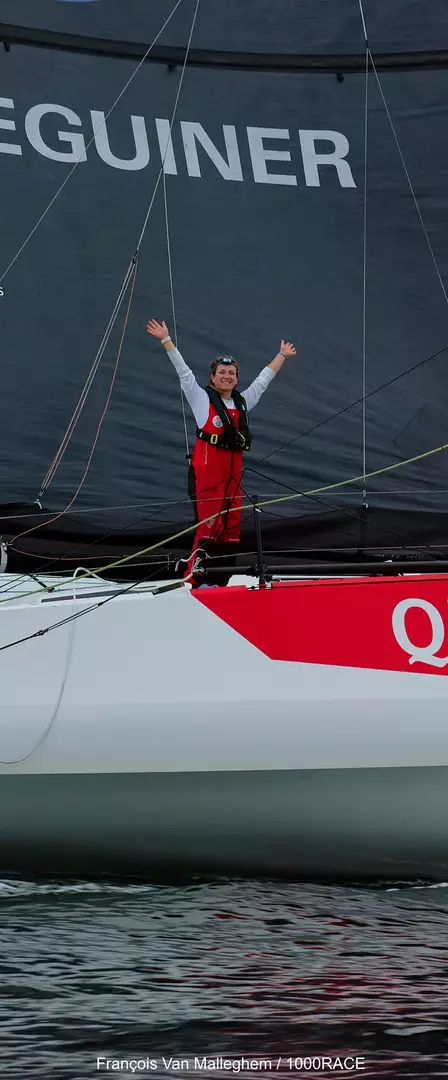 Arrivée d'Elodie Bonafous sur la 1000 Race