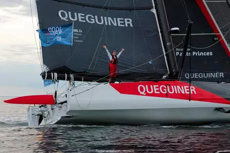 Arrivée d'Elodie Bonafous sur la 1000 Race